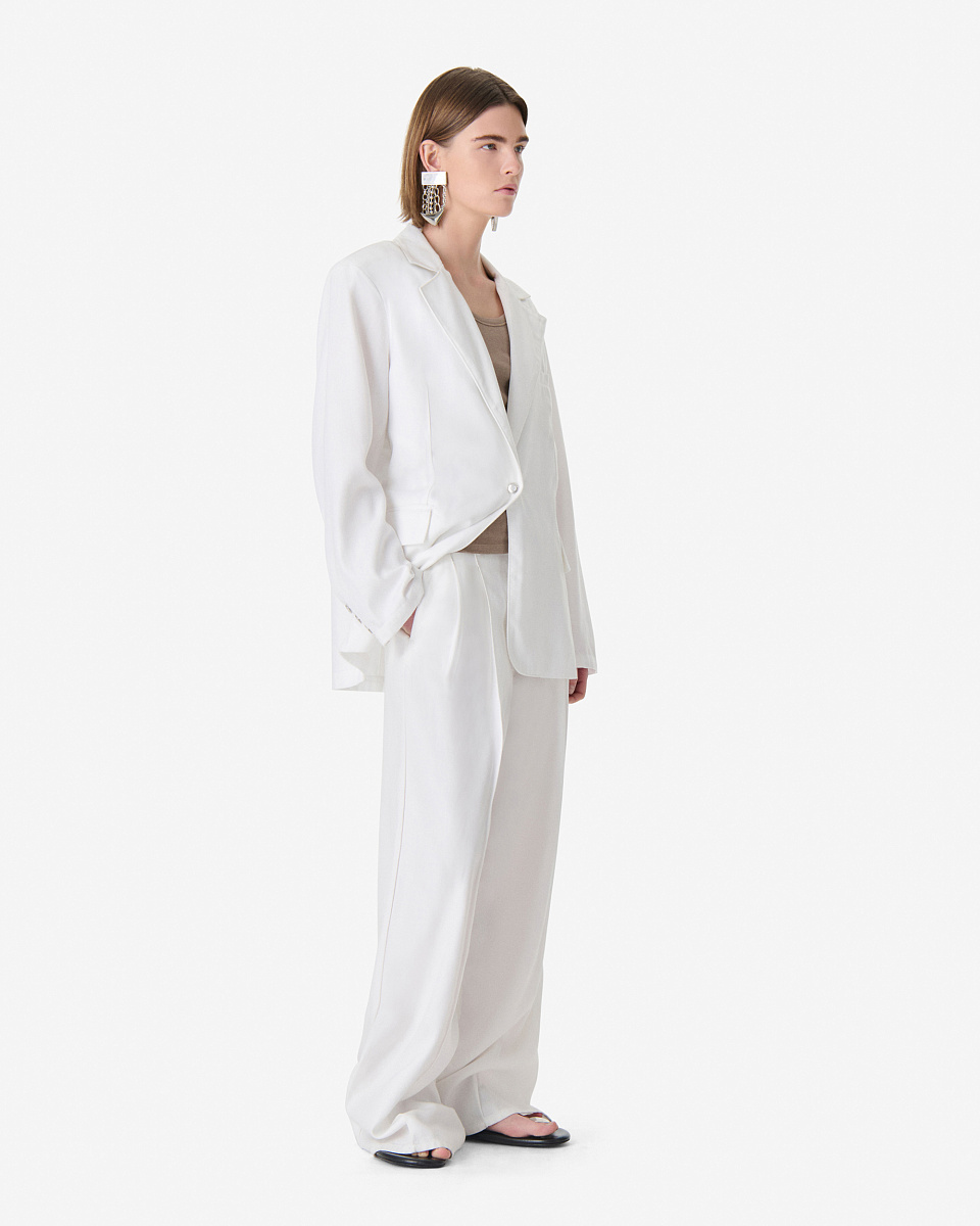 БЕЛЫЙ КОСТЮМНЫЙ ЖАКЕТ ИЗ СТРУЯЩЕГОСЯ ДЕНИМА ATIKI