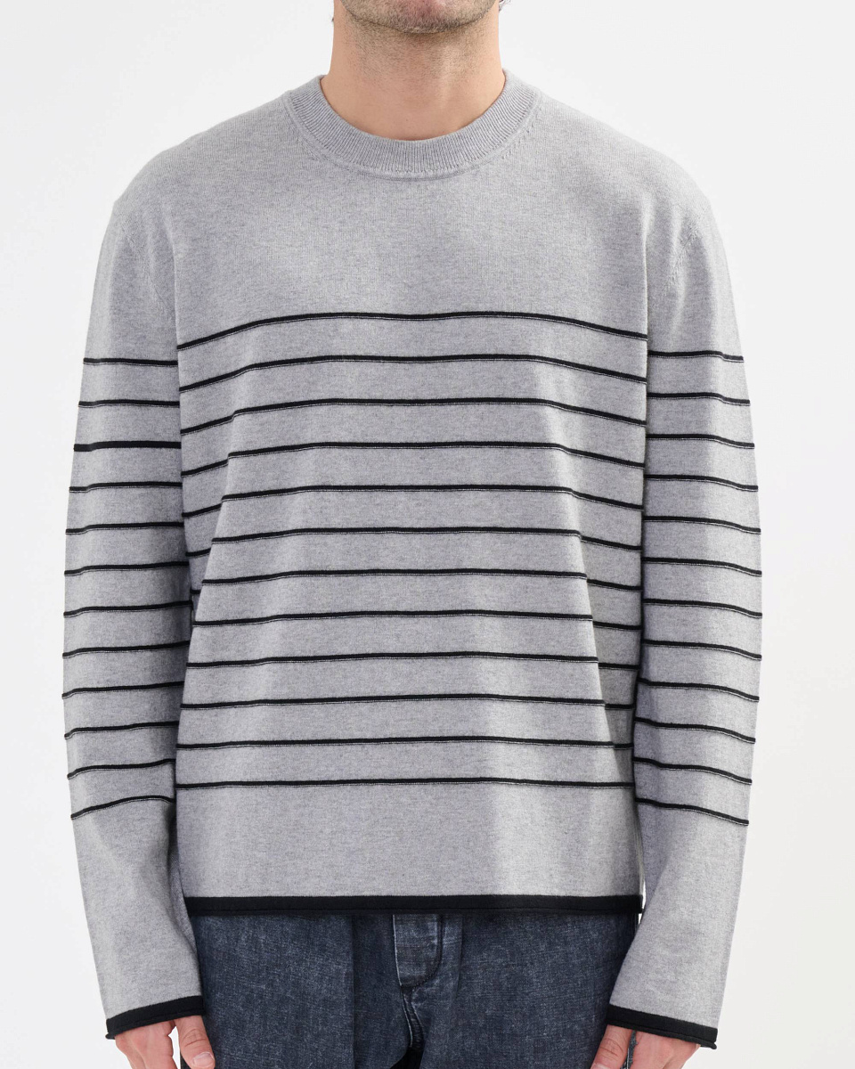 ТОЛСТОВКА С КРУГЛЫМ ВЫРЕЗОМ И УЗОРОМ В ПОЛОСКУ IDZI