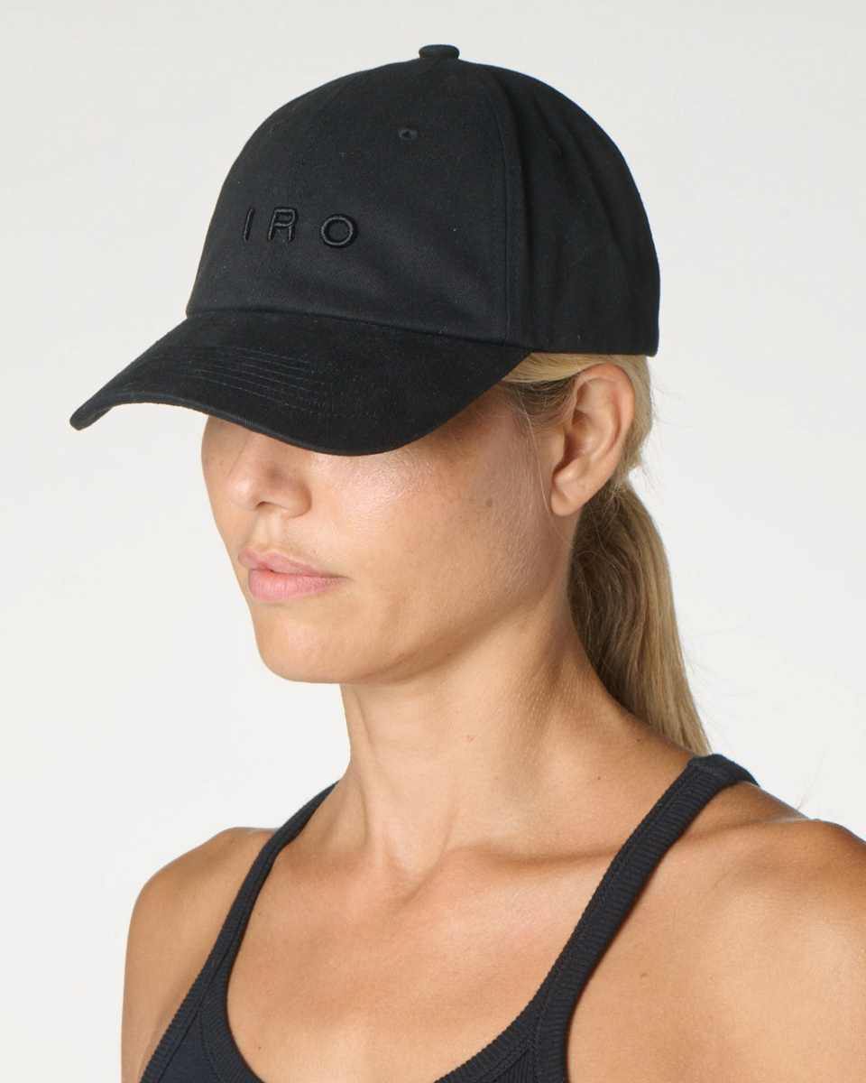 ЧЕРНАЯ БЕЙСБОЛКА С ВЫШИВКОЙ CAP ЧЕРНАЯ БЕЙСБОЛКА С ВЫШИВКОЙ CAP
